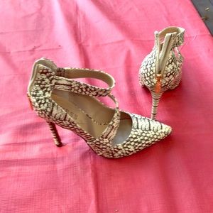 Guess sophisticated shoes